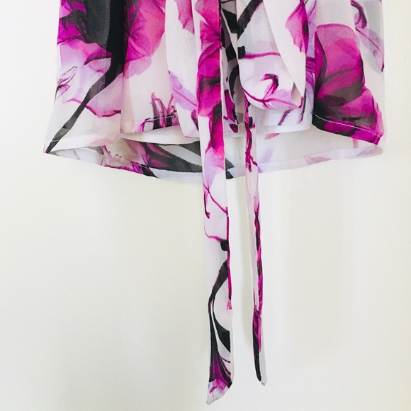 🤑FREE w/ purchase! Floral Button Down Blouse - Picture 4 of 16